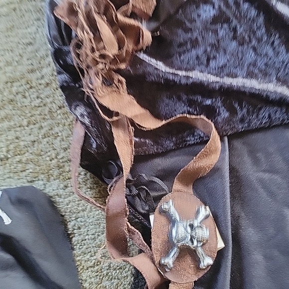 Pirate Costume - Picture 6 of 10